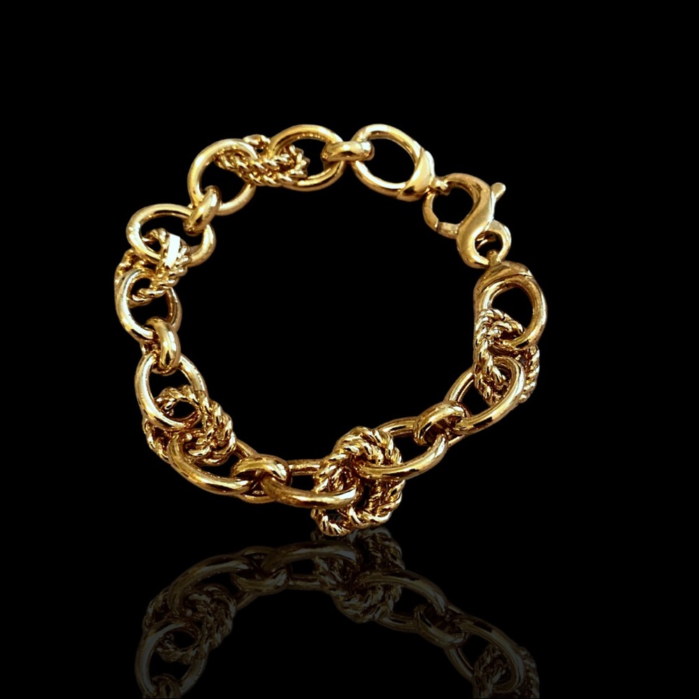 ✌️Beautiful 8” Gold link fashion bracelet - Picture 1 of 2